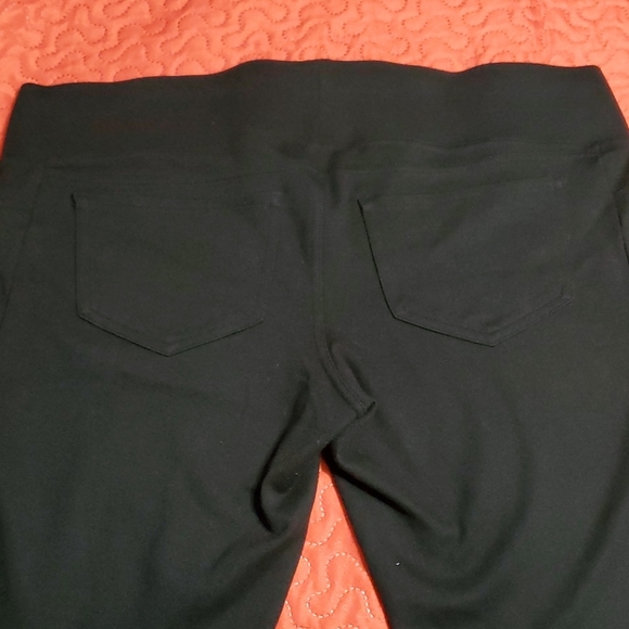 Maternity pants - Picture 3 of 5